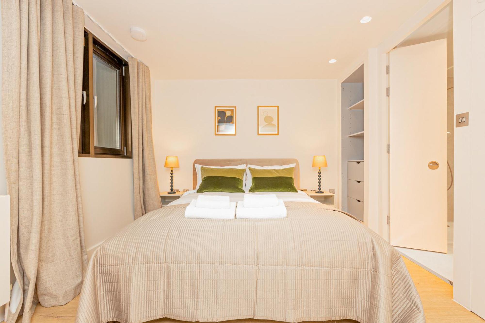 Amazing New 1br, 3 Min Blackfriars St!